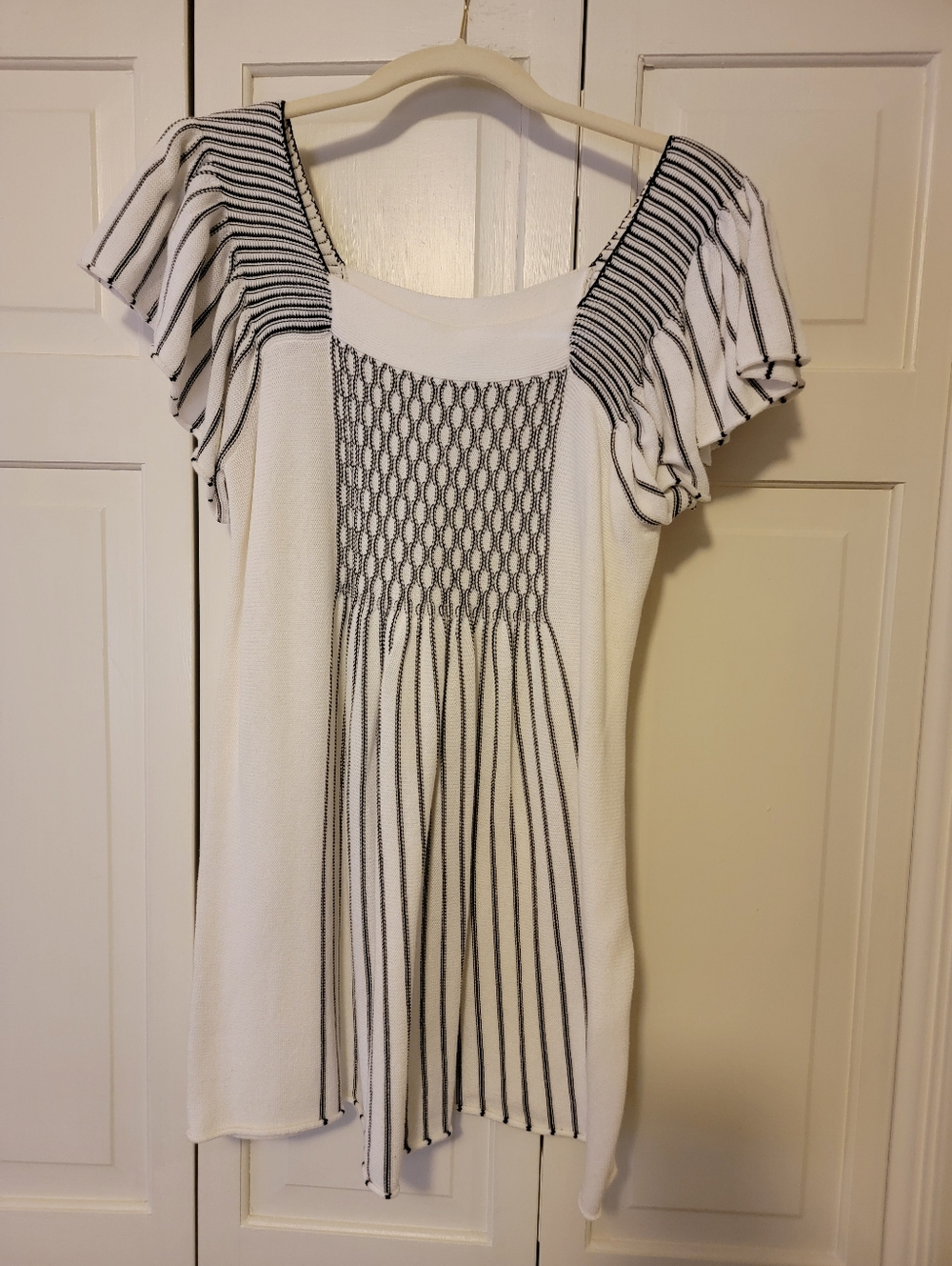 Madison White Knit Tunic with Navy Stripe Detail Size L EUC